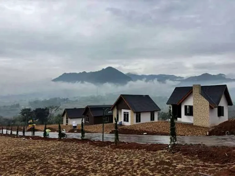 Foto The Hanjawong Villas Sukamakmur: Galeri Kawasan, Kincir Angin dan View Gunung